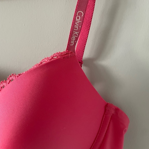 Calvin Klein Push-Up Bra - Lace Trim - Bright Pink - New Without Tags - 32C - Picture 3 of 8